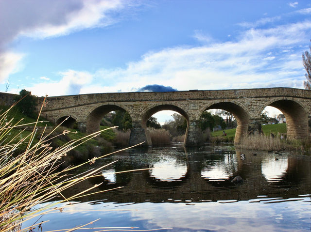 Where ducks wander and sandstone remembers: the slow beauty of Richmond Bridge