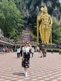“Batu Caves: A Sacred Journey Just Outside Kuala Lumpur”🕌