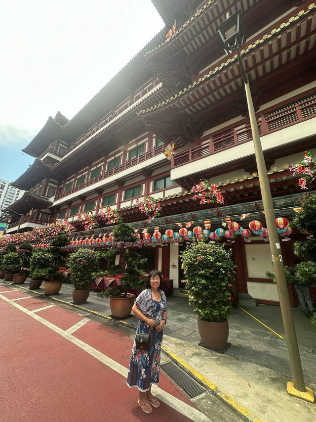 Exploring the Buddha Tooth Relic Temple – A Cultural Gem in the Heart of Singapore