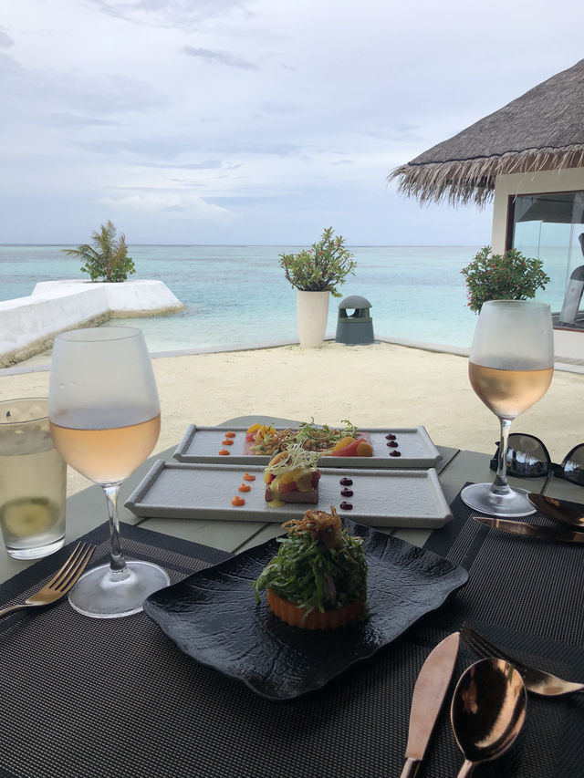 🥂 햇살 아래 즐기는 몰디브 럭셔리 런치 & 와인 페어링 🌴