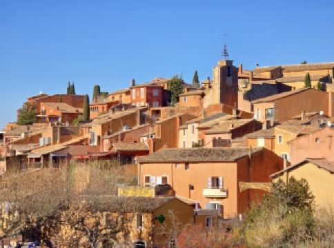 🌟 【南法紅土城 Roussillon 一日遊攻略】彩色岩壁 × 山中小鎮 × 藝術與美食之旅 🌿