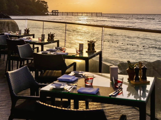 Beachfront dining at La Gritta