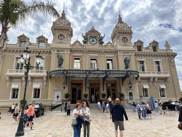 【Place du Casino（カジノ広場）｜モナコ・モンテカルロの煌めきステージ】