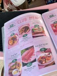 The Sky River Club บีชบาร์สีชมพูสุดคิวท์ริมน้ำกาญ