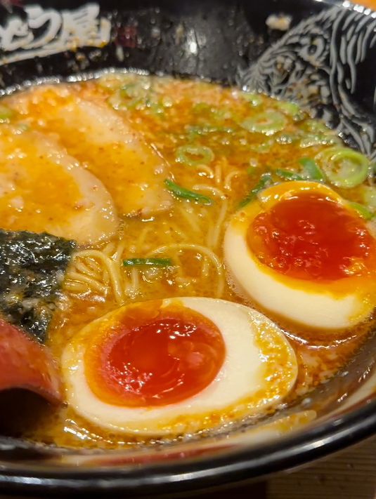 ราเมงหมูสูตรเข้มข้น ใจกลาง shinjuku  เปิด 24 hr
