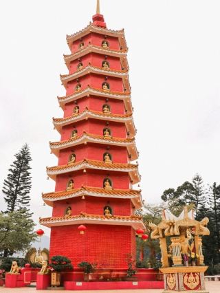 Ten Thousand Buddhas Monastery