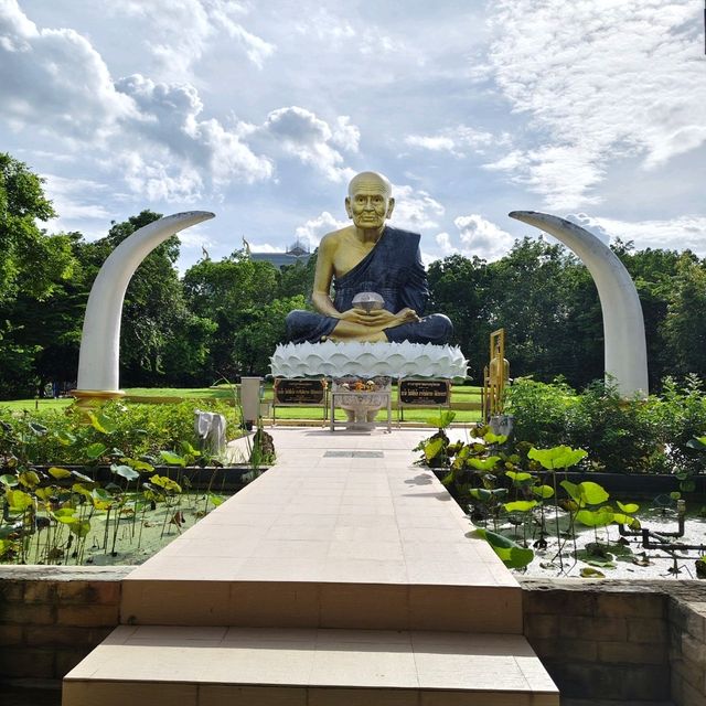 อุโมงค์ชัยมงคล หนุนดวง หลวงพ่อสุขใจและ หลวงปู่ทวด 