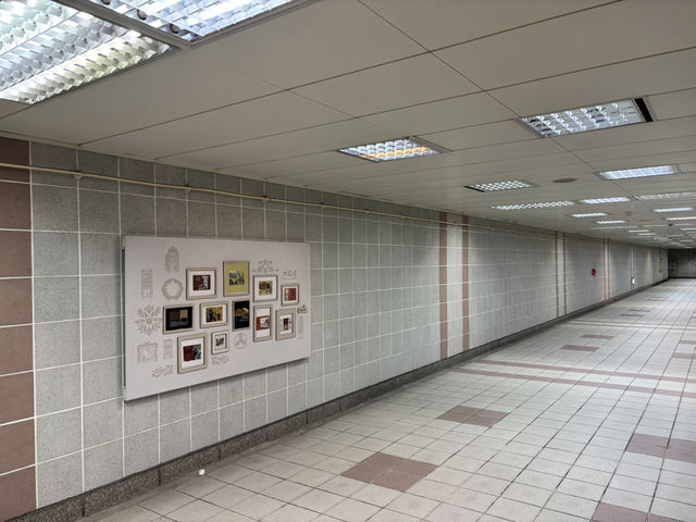 台北-捷運大橋頭D3出口（地下道藝術廊道 × 大稻埕街景故事牆）