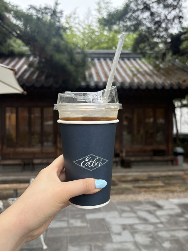힌옥의 카페에서 커피한잔!!