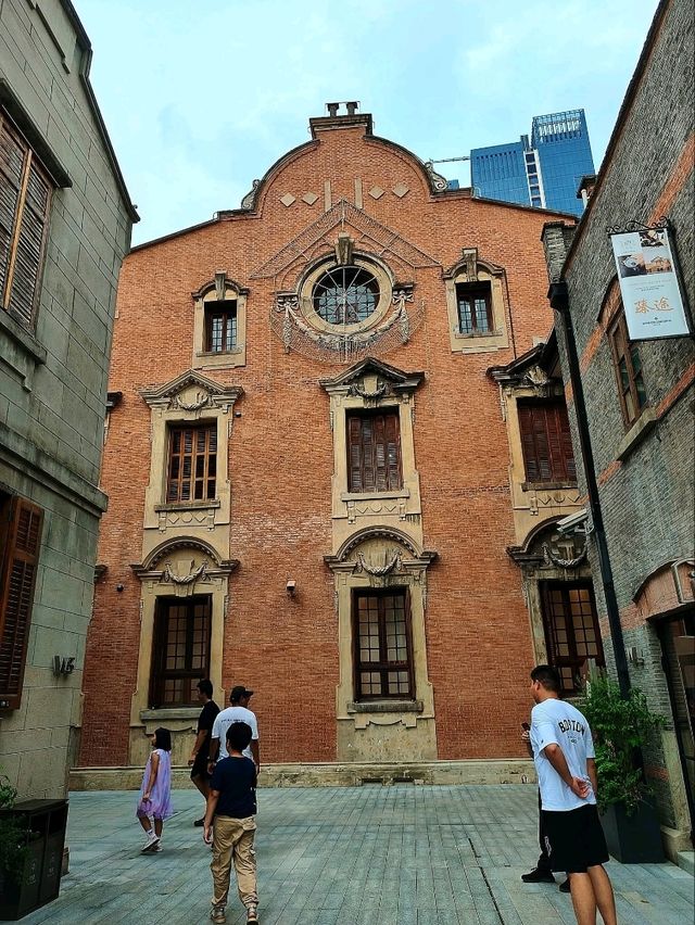 “Timeless Facades: West Nanjing’s Modern Heritage Walk”