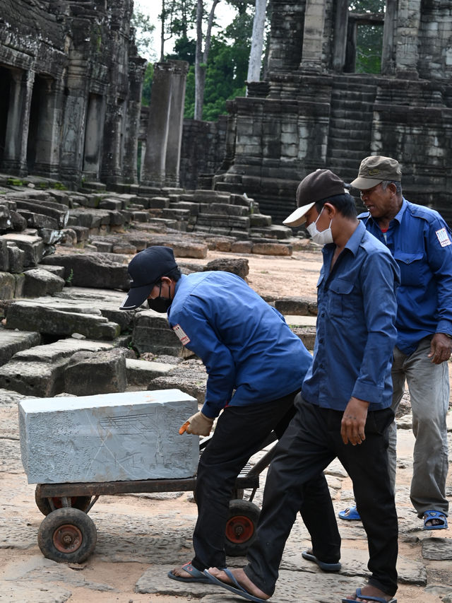 Bayon: 216 Stone Smiles In The Jungle (13th Century)
