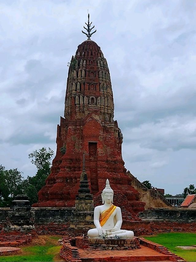 ศึกษาประวัติศาสตร์ของพระเครื่องที่วัดพระศรีฯ กันนะ