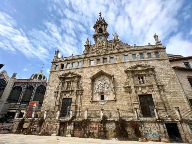 Gothic Grandeur and Silk Stories at Lonja de la Seda