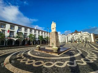 Historic Streets and Natural Wonders in Ponta Delgada