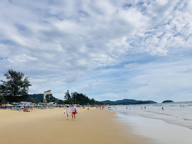 พักผ่อนสุดฟินที่หาดกะรน ความงามของทะเลภูเก็ต