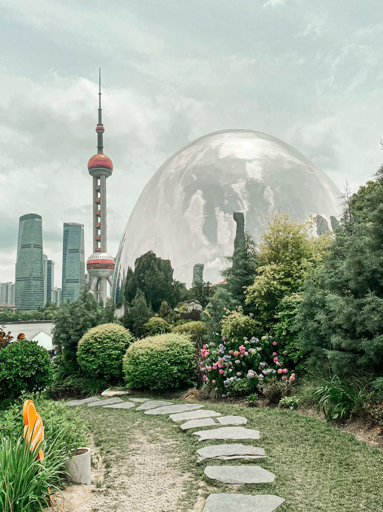 Ketika berkunjung ke Shanghai, Anda harus pergi ke "North Bund Green Land." Tempat ini bukan hanya populer di kalangan penduduk lokal Tiongkok, tetapi juga menjadi favorit para wisatawan. Jika Anda datang ke Shanghai, Anda pasti harus menikmati pemandangan ini.

🚇 Transportasi: Jalur Metro 12, Stasiun Terminal Kapal Pesiar Internasional, Pintu Keluar 3