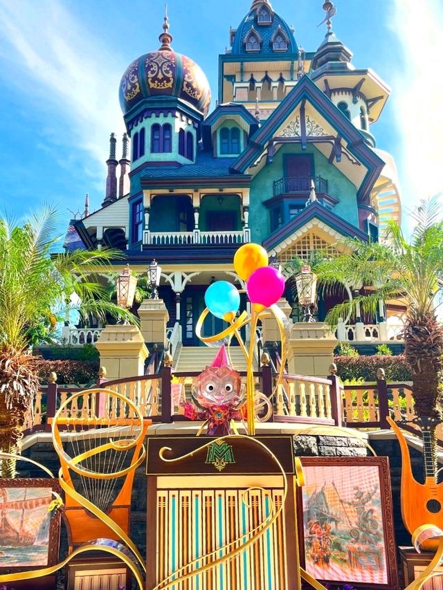 Hong Kong Disneyland: A Magical Adventure Hong Kong Disneyland: A Magical Adventure