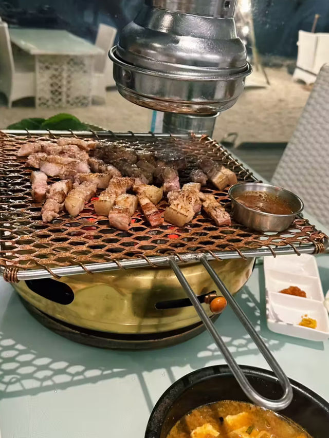 제주에서의 하루 코스 : 비밀의 숲 → 요트 체험 → 흑돼지