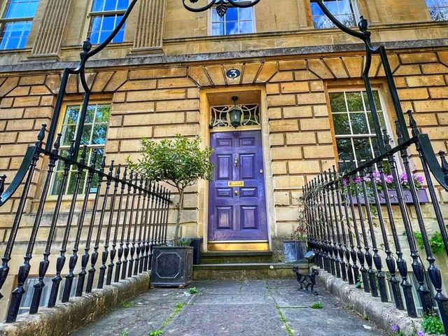 ⛪ Bath Abbey – A Gothic Masterpiece in the Heart of the City ✨
