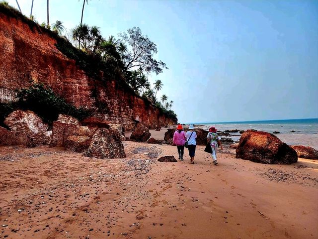 Red Cliffs ที่บางสะพานน้อย