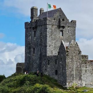 ปราสาท Dunguaire – หอคอยโรแมนติกของ Kinvara ริมอ่าว Galway