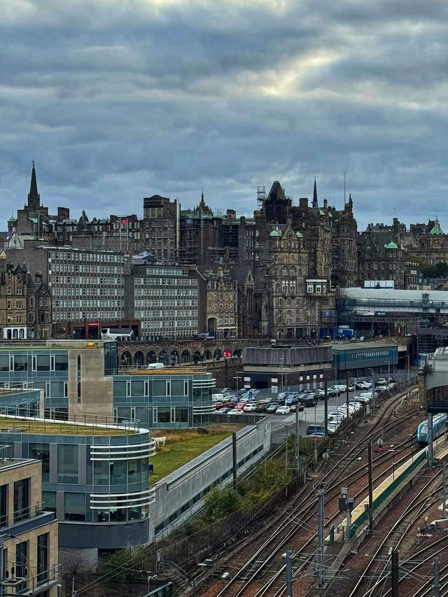 🌄 Catch the Views from Calton Hill 🌆 🌄 Catch the Views from Calton Hill 🌆