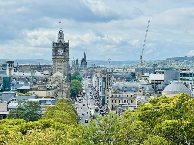 Calton Hill: Edinburgh’s Best View with a Touch of History Calton Hill: Edinburgh’s Best View with a Touch of History