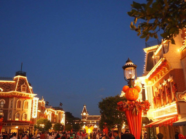 Spooky Magic at Hong Kong Disneyland 👻🎃✨  