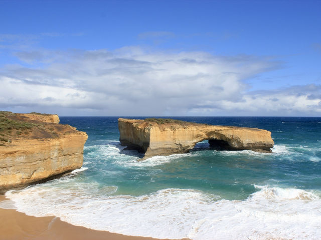 Nature’s Drama🌥️ Twelve Apostles & London Bridge