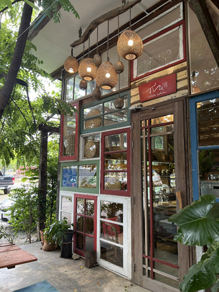 A cozy cafe in Lam Luk Ka