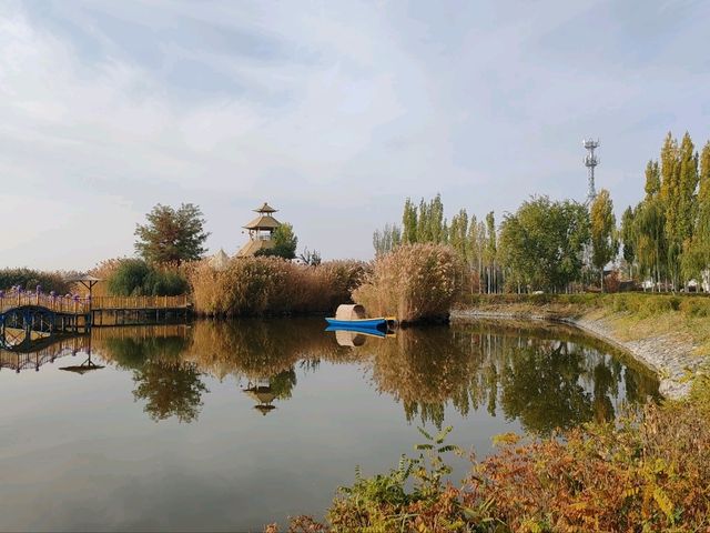 The Charm of a Water Town in Autumn