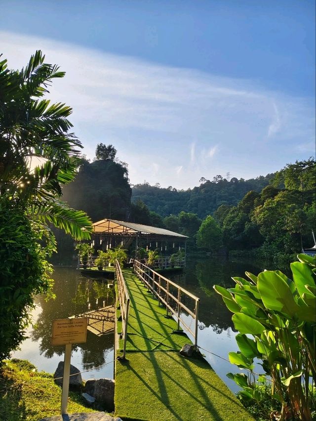 A Secluded Paradise by a Natural Lakeside Limestone Cliff
