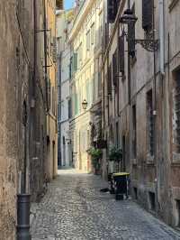 파스텔빛 골목길 속 로마의 소소한 매력