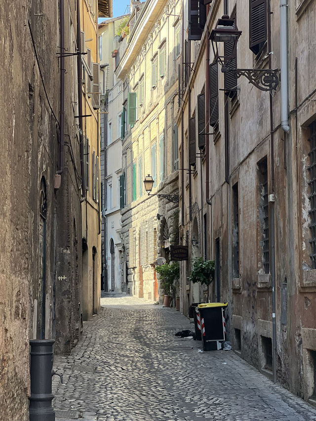 파스텔빛 골목길 속 로마의 소소한 매력