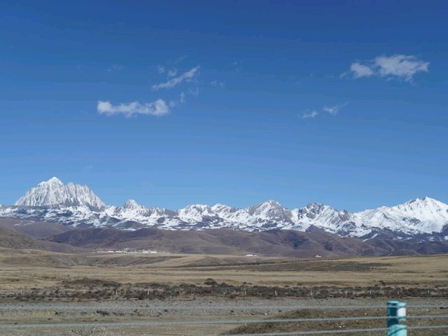 ทิวทัศน์ของภูเขาหิมะยาล่า (Yala Snow Mountain)