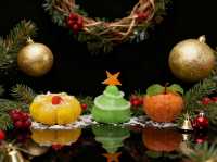 Ornaments with a View: Where Island Breezes Meet Festive Flair 