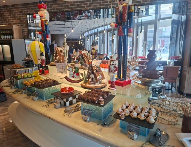 ✨️將軍澳五星級酒店自助午餐🤤多款刺身生蠔選擇🤭多甜品吃