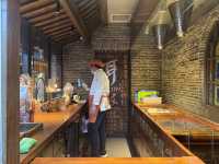 🍡 Er Duo Yan Fried Cake Shop 耳朵眼炸糕 — A Must-Try Tianjin Classic With True Old-School Flavour