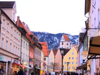 【カラフルな田舎の町】ドイツ フュッセン