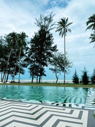 Roxy Beach Resort: ที่พักริมหาดสวยงามพร้อมสระว่ายน้ำส่วนตัว