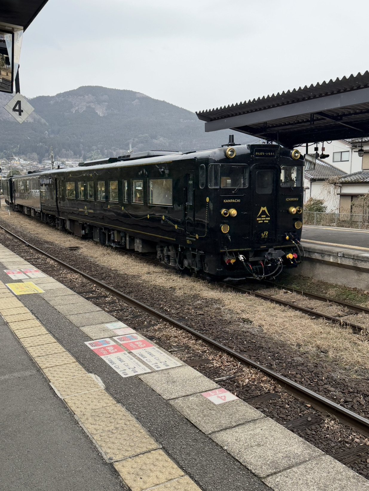 [Tur Kereta Kyushu] Panduan Kombo Dua Kereta Impian di Yufuin! Berangkat dengan Yufuin no Mori × Pulang dengan Kanpachi Ichiroku yang Mewah