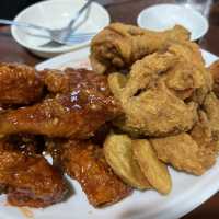 레트로 분위기 치킨 맛집 ‘하우스홀드’