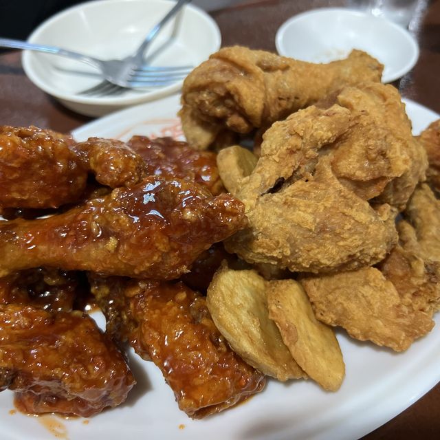 레트로 분위기 치킨 맛집 ‘하우스홀드’
