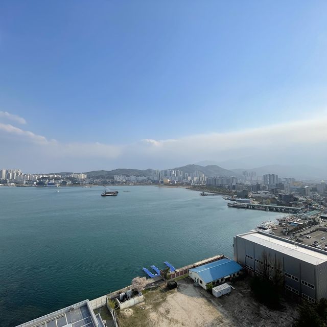 청초호 한가운데에 떠있는 정자