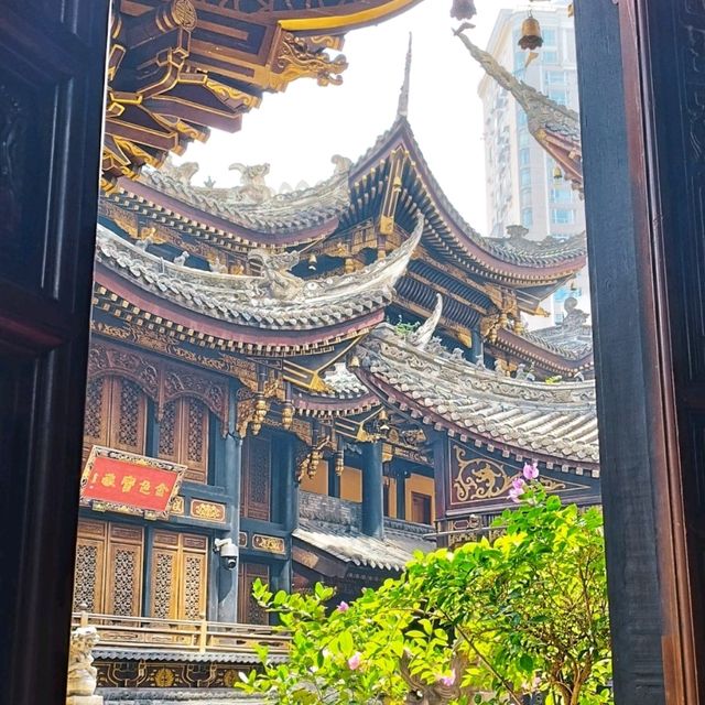 Luohan Arhat Temple in Chongqing 