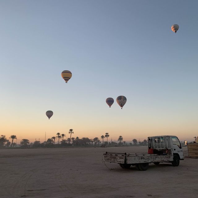 Ballon ride over the valley of the kings 