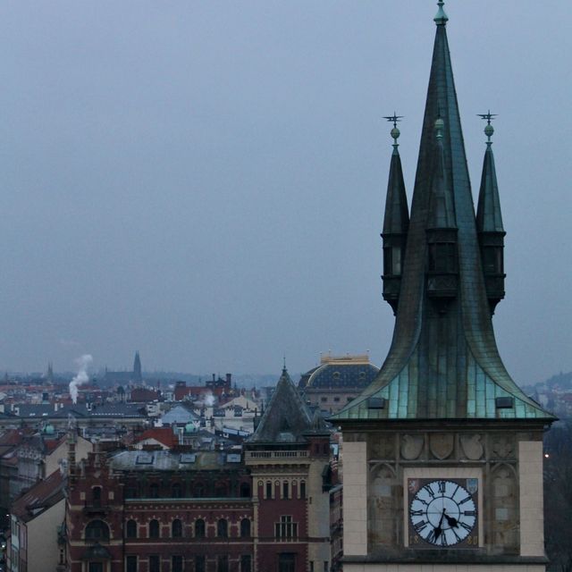 Charles Bridge’s Historical Aura 🏰🕰️