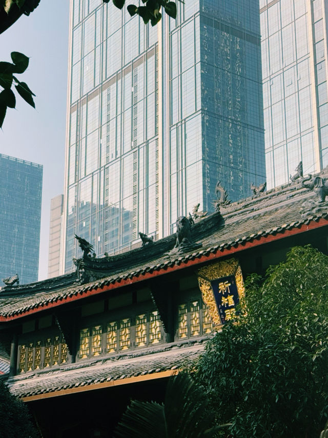 Chengdu Transit Trip – Taikoo Li Vibes & Local Flavors! 🏙️🍜