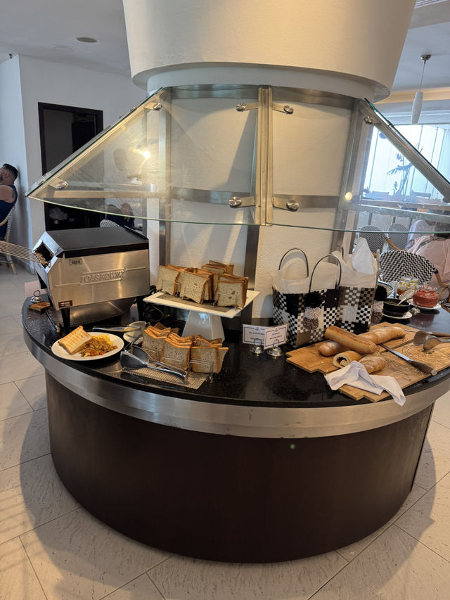 【ヒルトン カルタヘナ】ホテルレビュー : 海辺でリゾート気分、ファミリーにも最適な大型ホテル