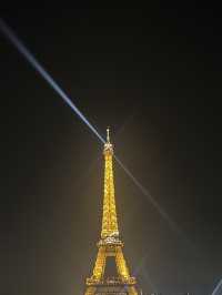  Backpacker Essentials for Paris: What to Bring and Things to Do  